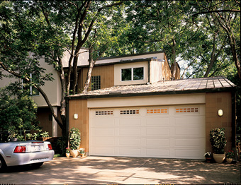 blog-Garage-Door-Close-to-Curb