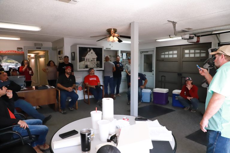 Garage Door Service Techs 036