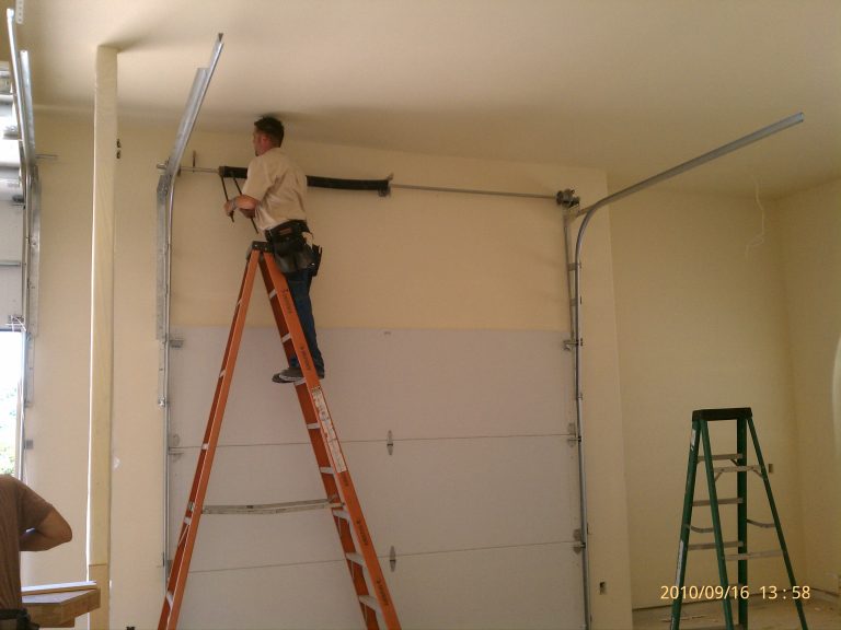 Garage Door Service Techs 060